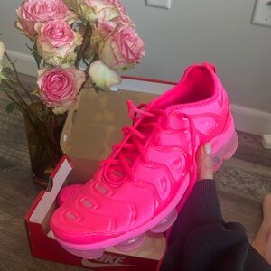 Nike Air Max VaporMax Plus Hyper Pink (women’s) 🥵🔥💕🦄